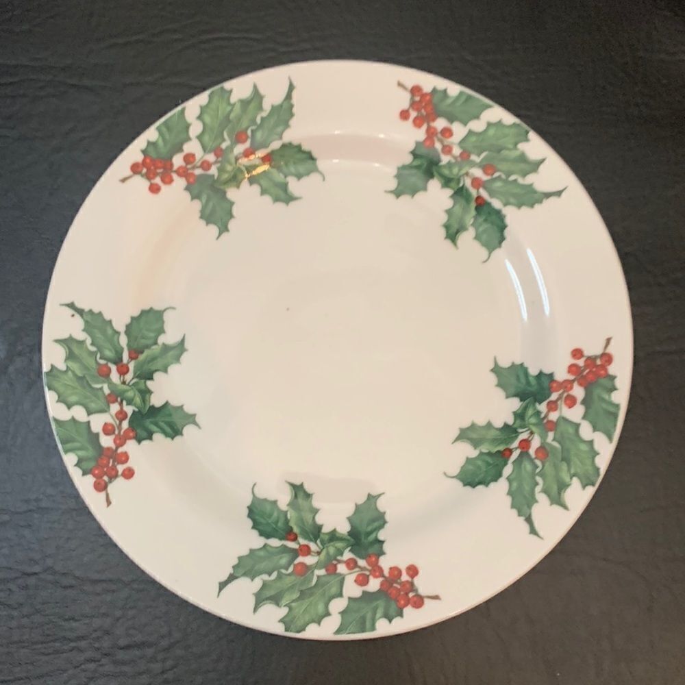 Hallmark Poinsettia Green Red Christmas Holiday 7 1/2 Inch Salad Dessert Plate